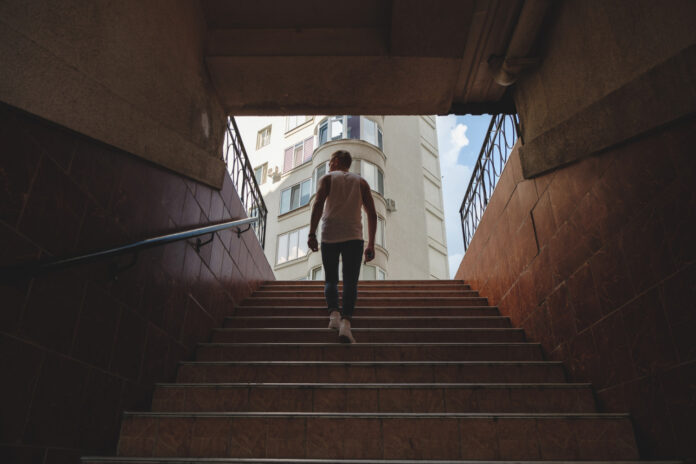 por que trocar elevador pela escada